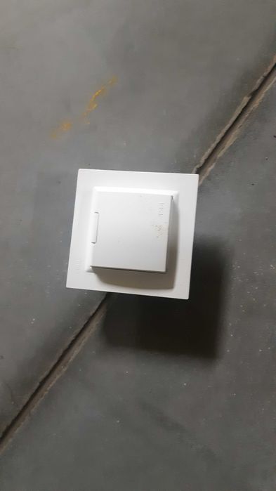 Gniazdka i włączniki elektryczne