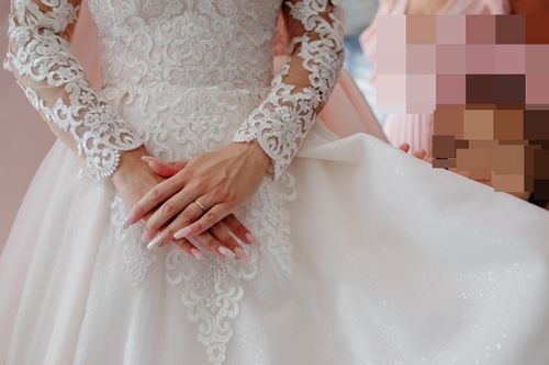 Suknia Ślubna ,, ALBERTINA ", Brokat, delikatny róż, Litera A, tren