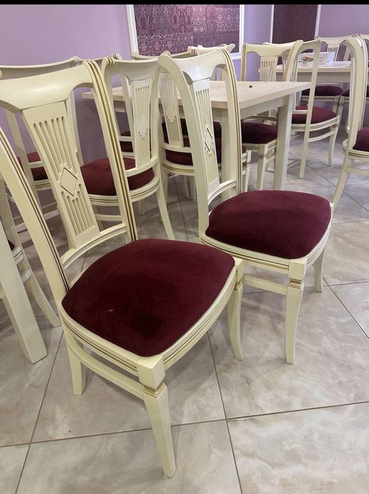 Крісла та столи для ресторанів