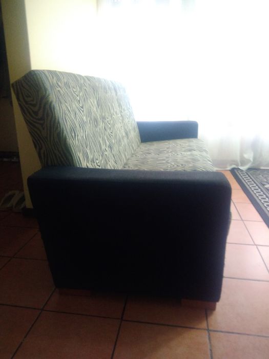 Sofa cama 3 lugares.