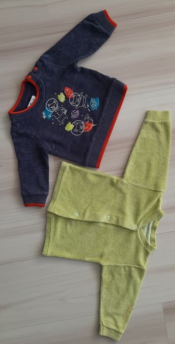 Zestaw 9szt: Bluza, Sweter r.68-74

1. Bluza z kapturem Niebie