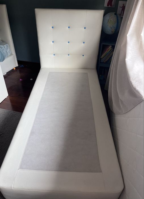 Cama solterio em bom estado
