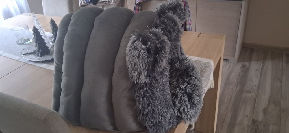 Domek , legowisko dla kota pluszowy nowy