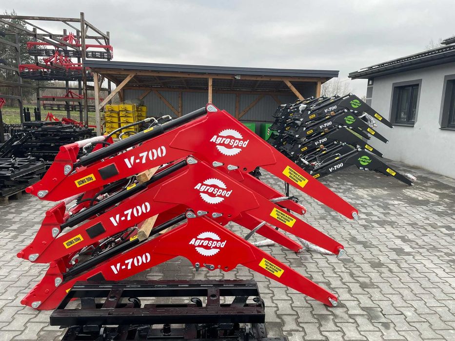 Ładowacz czołowy firmy Agrosped model V-700 Euroramka Montaż Transport