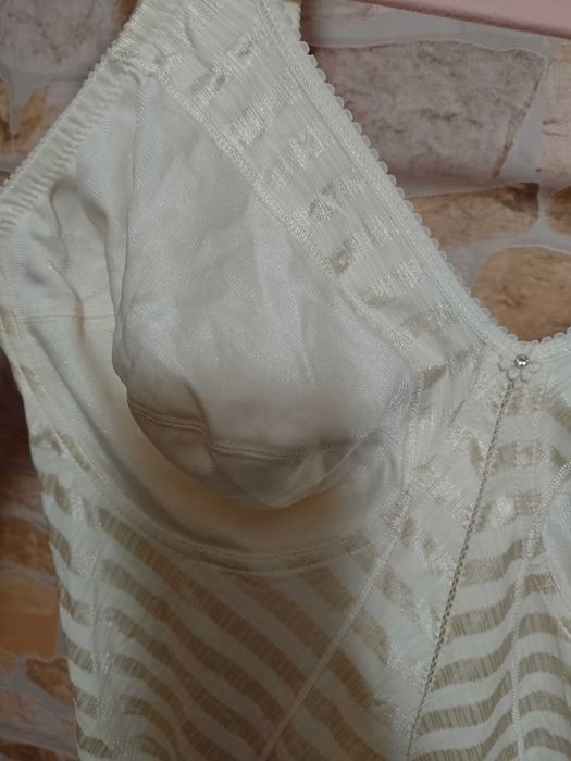 (85D) (38/M) Bogato zdobione Body modelujące z Londynu