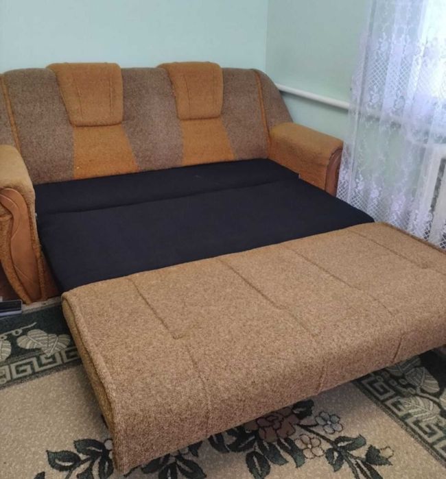 Розкладний диван і два крісла