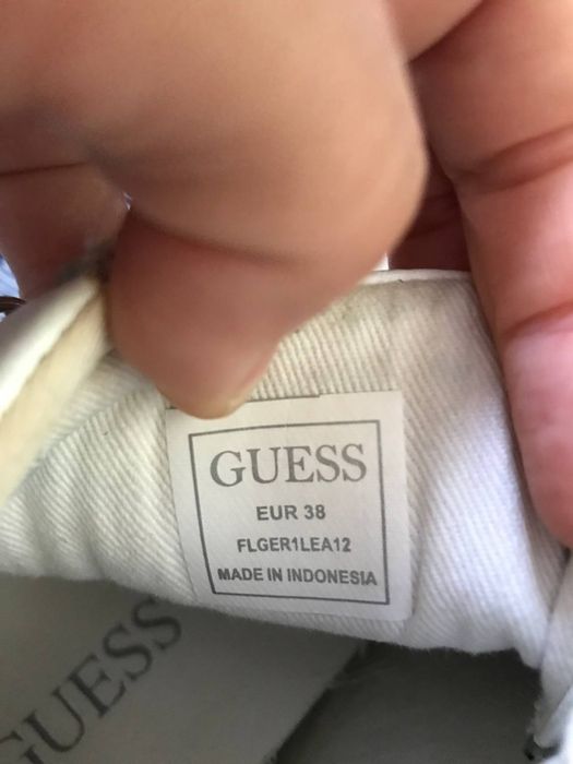 неймовірні GUESS ботинки