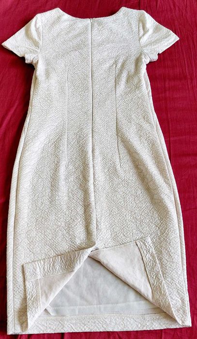 Sukienka  z wytłaczanym wzorem rozmiar 38