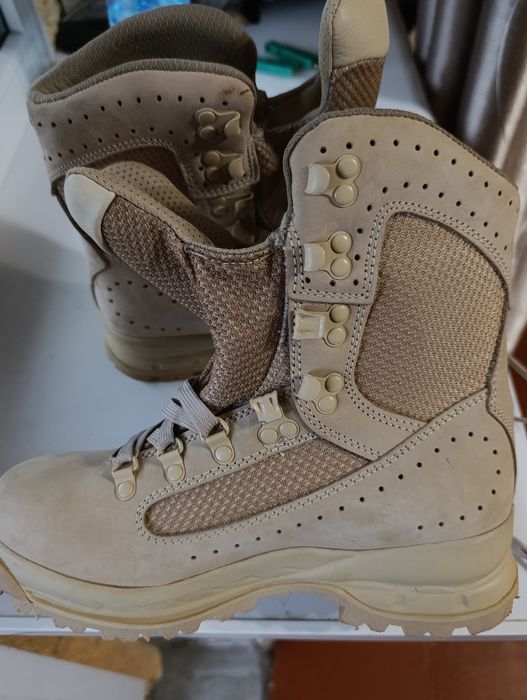 Берці DAVOS ALFA ПIСОК
РОЗМІР 38. Довжина устілки 25
Витримають високі