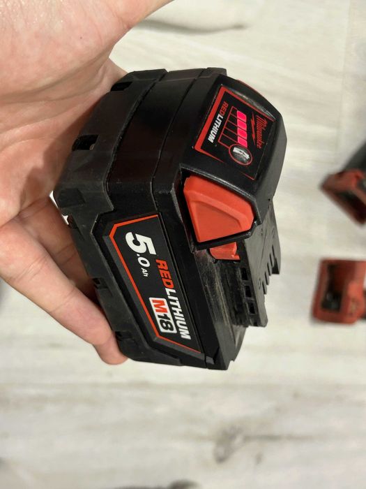 OKAZJA! Milwaukee M18 5.0 Ah – akumulator JAK NOWY, w pełni sprawny