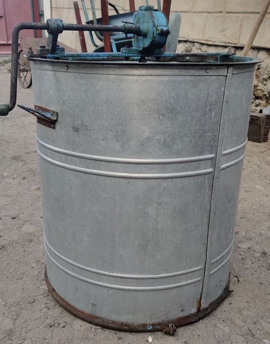 Продам медогонку на 4 рамки