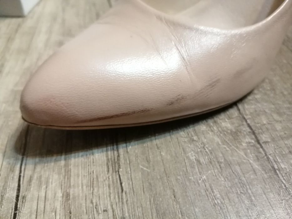 Czółenka skórzane beżowe rozm. 39