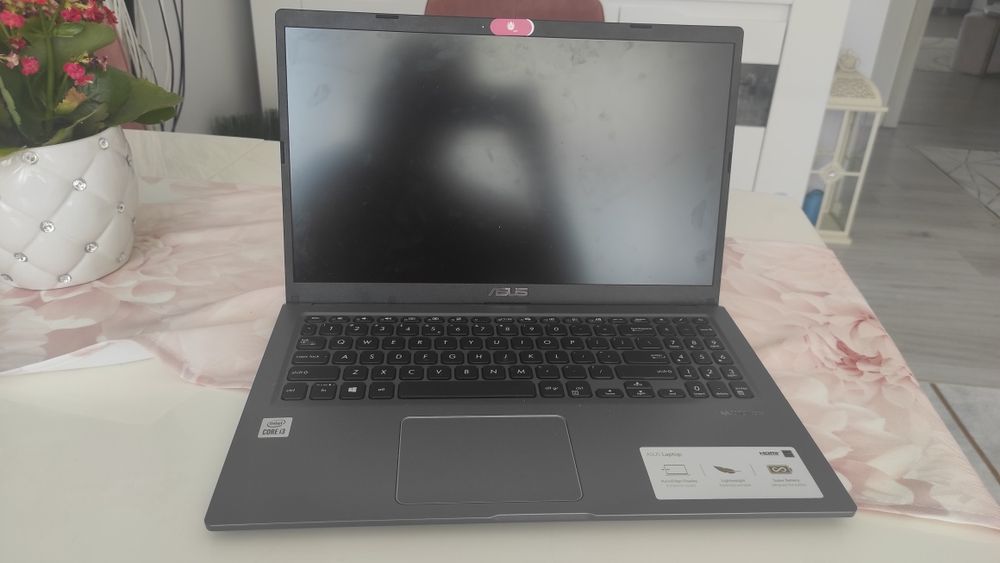 Asus laptop F515J BQT706T stan idealny