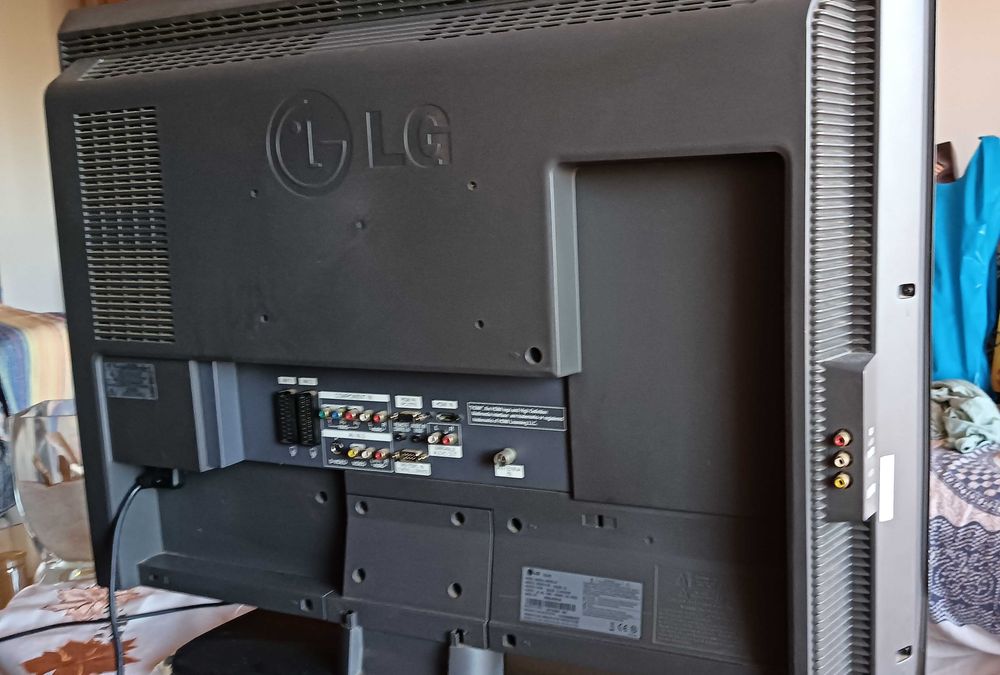 TV  LG Modelo 32LC2R-ZJ - 32"  -  Para REPARAR ou PEÇAS