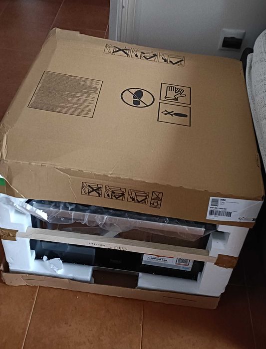 Totalmente NOVO. Forno BEKO BBCM13300XC