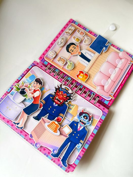 Huntrix, k-pop demon hunters - książka na rzepy dla fanów