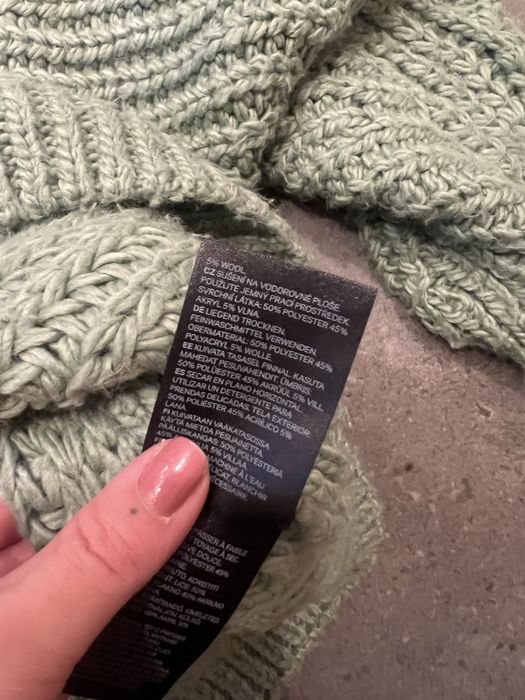 Zielony oversizowy sweter na jesień-zimę