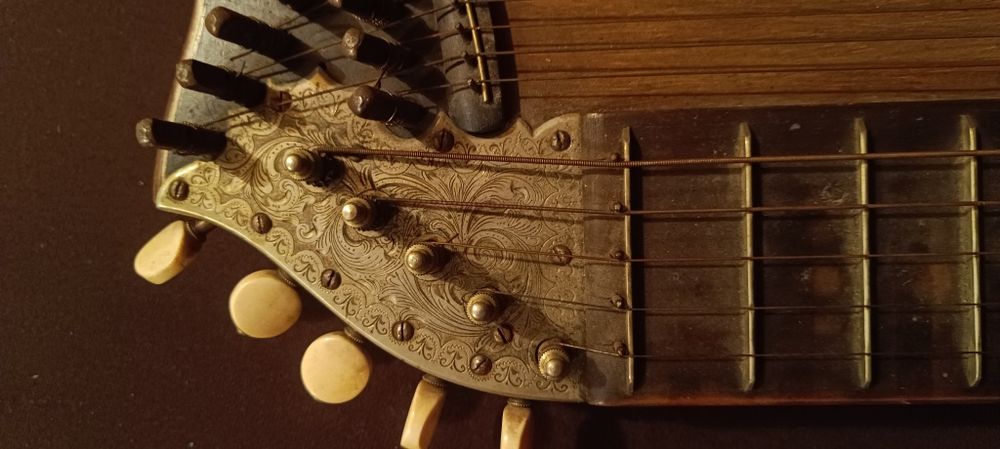 Zabytkowy instrument strunowy – cytra (Edmund Paulus, Markneukirchen,