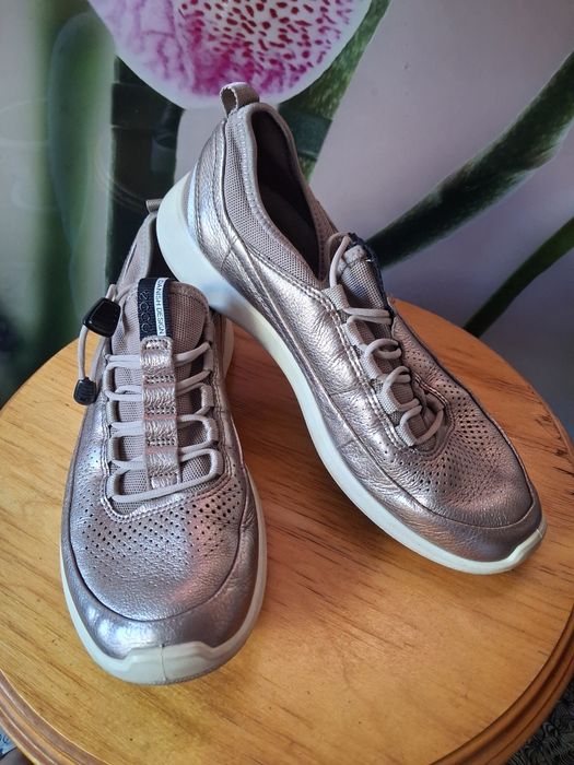 Кросівки фірми ессо 37 натуральна шкіра,майже нові