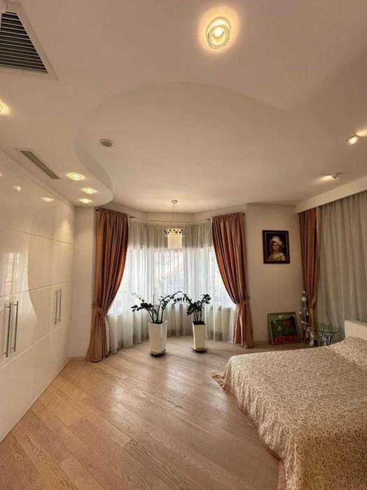 Розкішна італійська вілла біля моря • Басейн, лазня, гараж,21 сотка