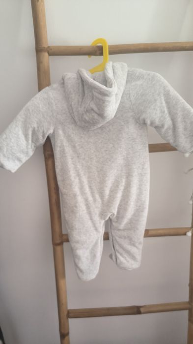 Macacão alcochoado bebe 6-9 meses