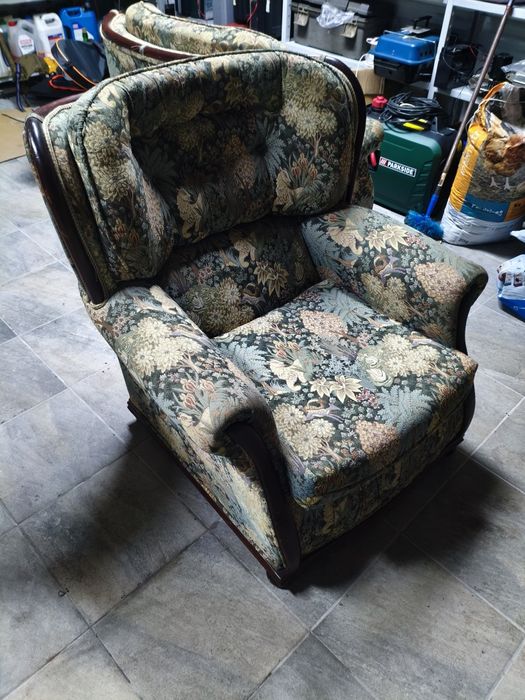 Sofá Cama clássico + 2 Poltronas