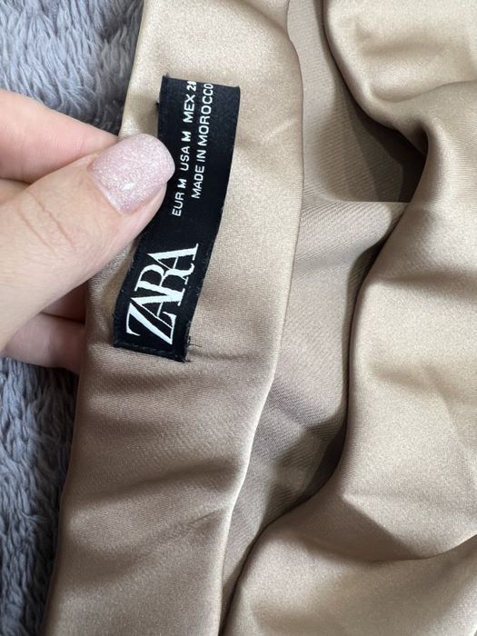 Атласна спідниця