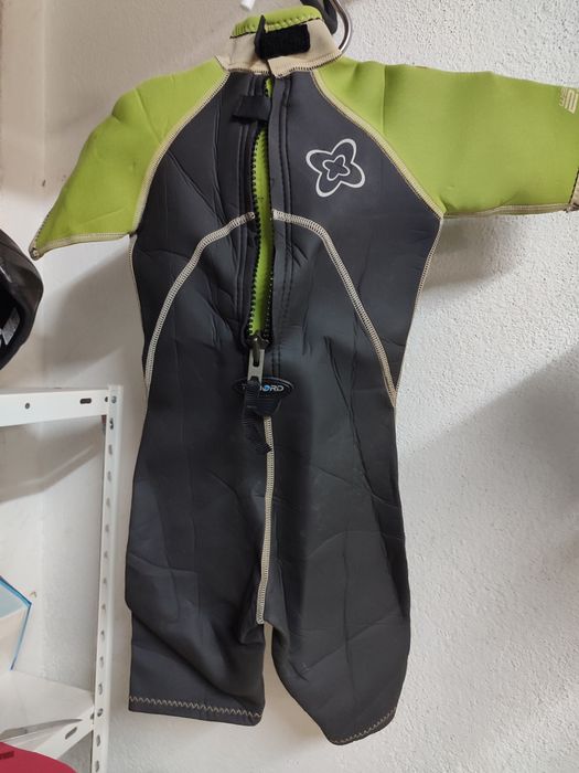 Vendo fato de mergulho