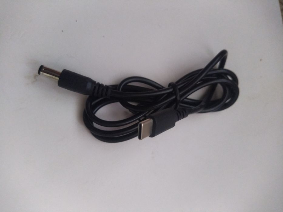 Кабель на 12 вольт до роутера.