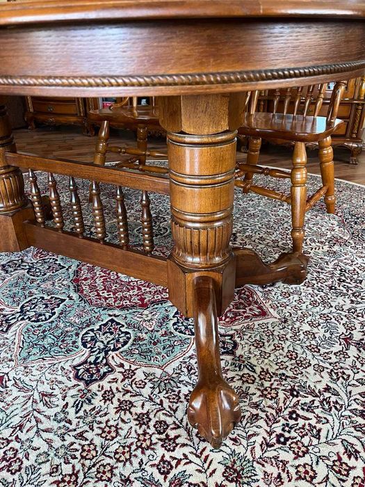 Продається стіл зі стільцями