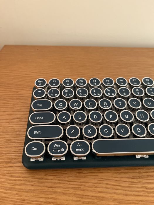Teclado Mecânico Retro Typewriter LED – Multi-dispositivo (Mac/Windows/iOS/Android)