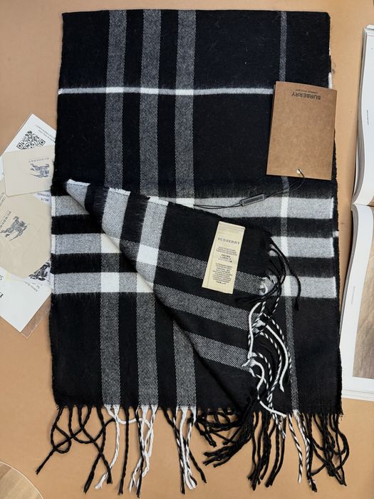 Popularny szalik w stylu Burberry