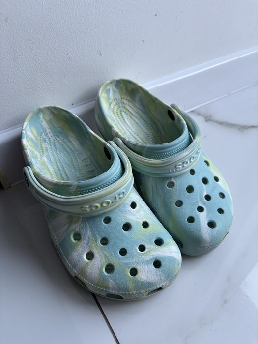 Klapki CROCS Marbled