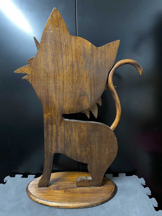Gato decorativo em madeira