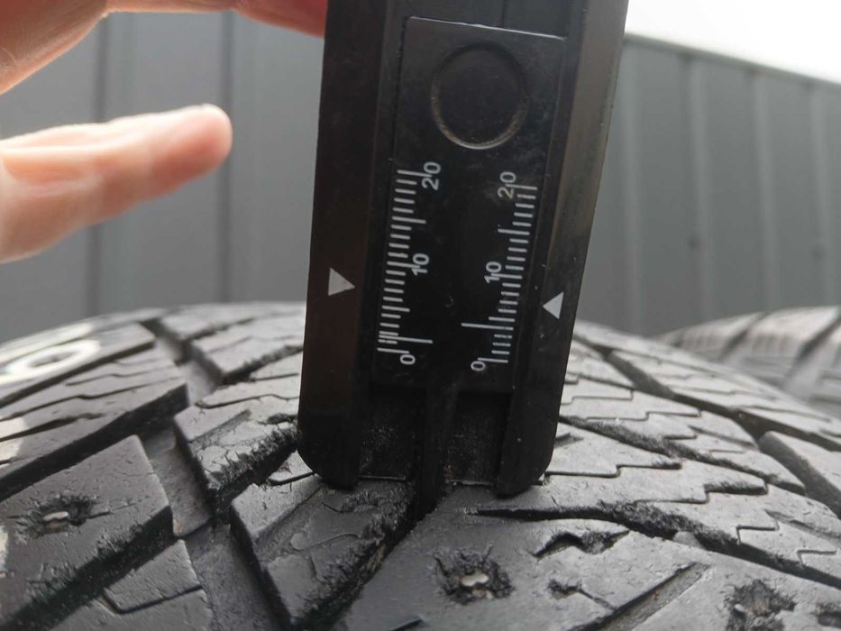 Yokohama ice quard R17 225\60 зимові шини покришки комплект 7 мм