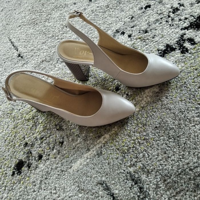 Buty na obcasie r. 38