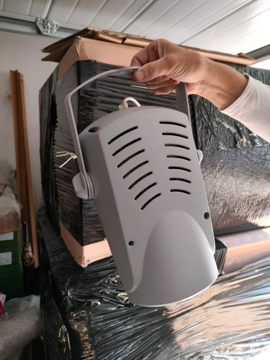 Lampy reflektory szare powystawowe