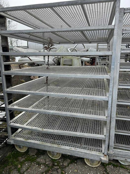 Wózki, regały z aluminium i stali nierdzewnej