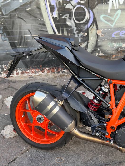 Мотоцикл KTM 1290 Super Duke R 2016 рік