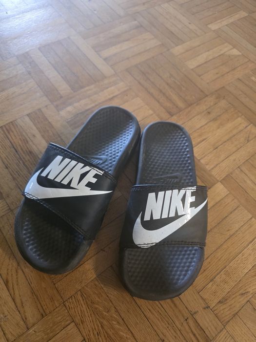 Klapki nike 32  stan idealny