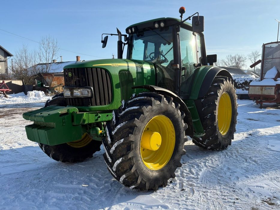 Трактор John Deere 6920