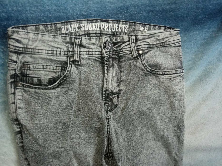 Spodnie czarne jeansowe rozm. XS -36 z dziurami na kolanach