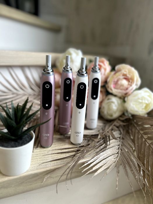 Подарунок нові електричні щітки oral b io 6 та genius 9000