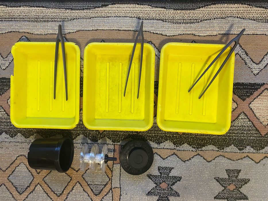 Zestaw kuwet ciemniowych, szczypce i koreks Krokus