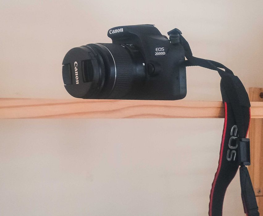 Canon EOS 2000D