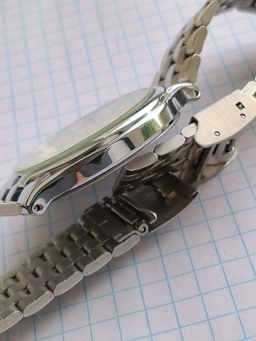 Наручные часы Q.Q