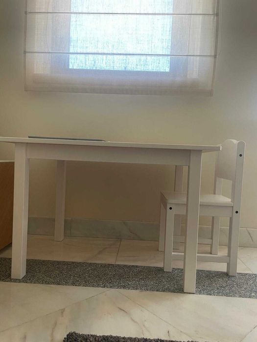 Mesa + cadeira de madeira IKEA – brancas e de excelente qualidade