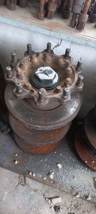 Ося мерседес,супорта,рисора,ступиці,стримянки,амортизаторииця