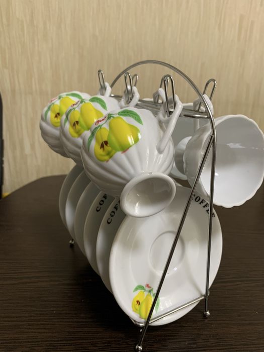 Набір чашок на підставці