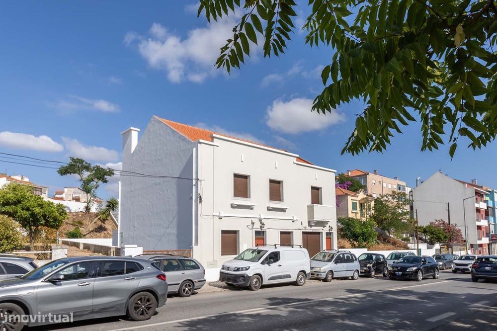 T3 NOVO – Apartamento com Espaço Exterior Único de 500 m² no Seixal